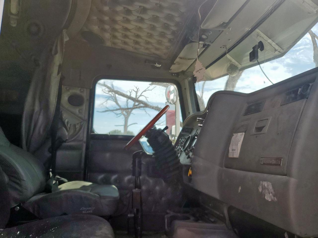 Lot #3254626178 2004 KENWORTH W900