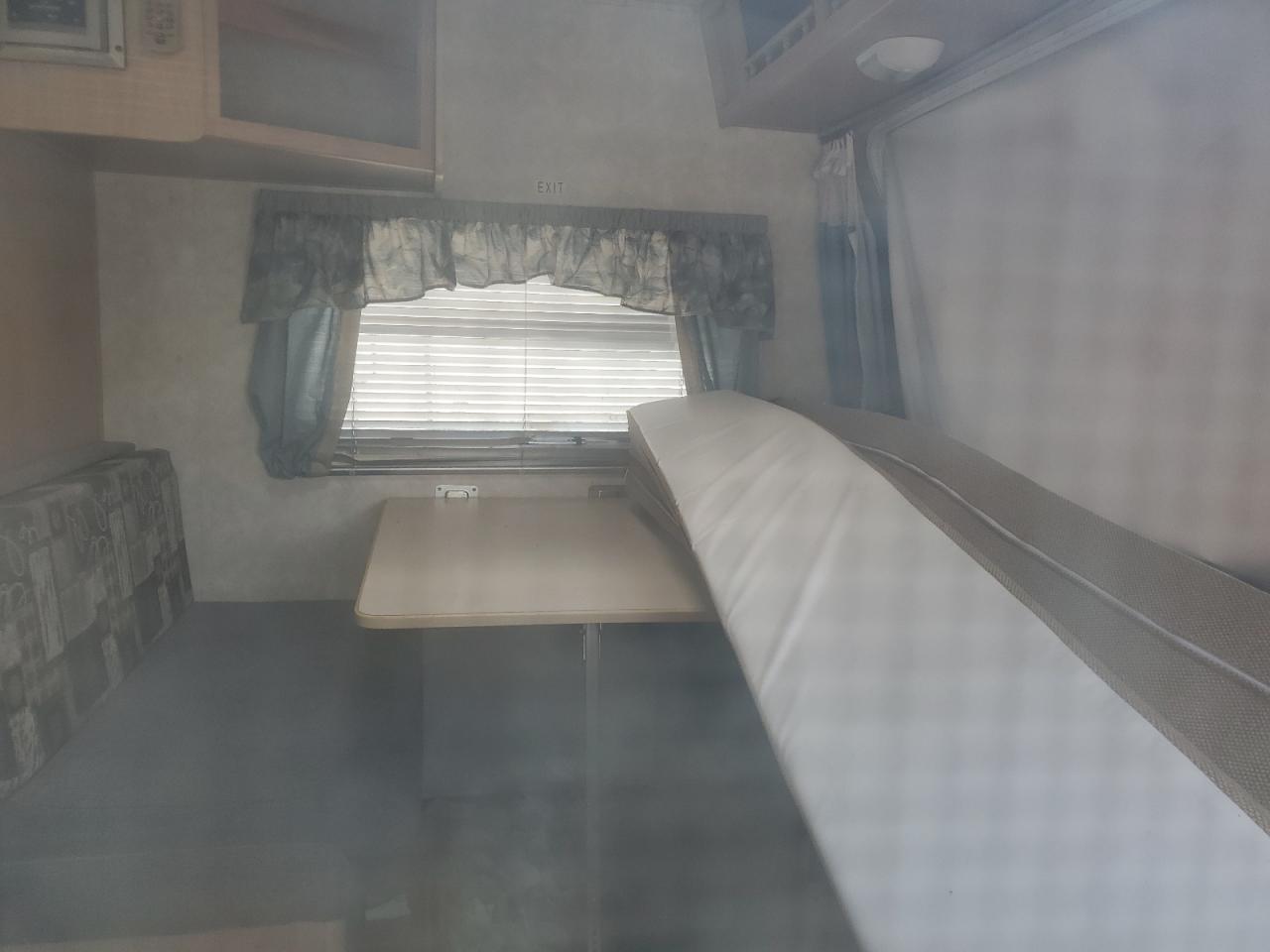 Lot #3236846379 2004 WILDWOOD SURVEYOR