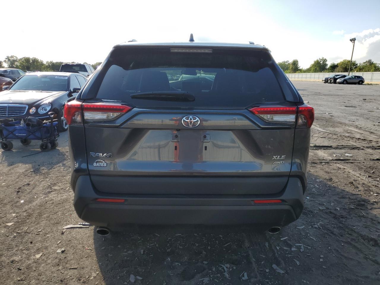 TOYOTA RAV4 XLE PREMIUM