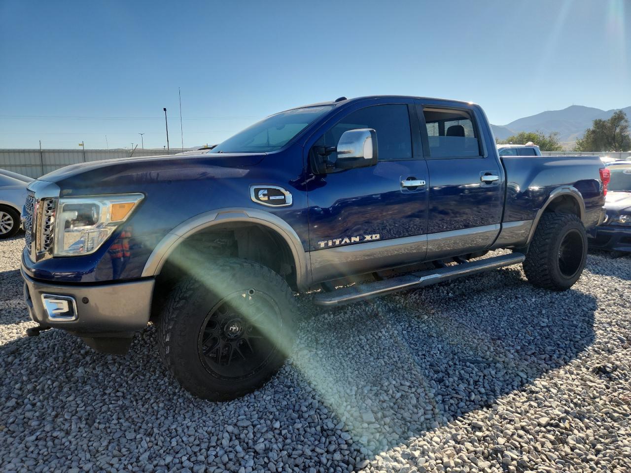 NISSAN TITAN SL