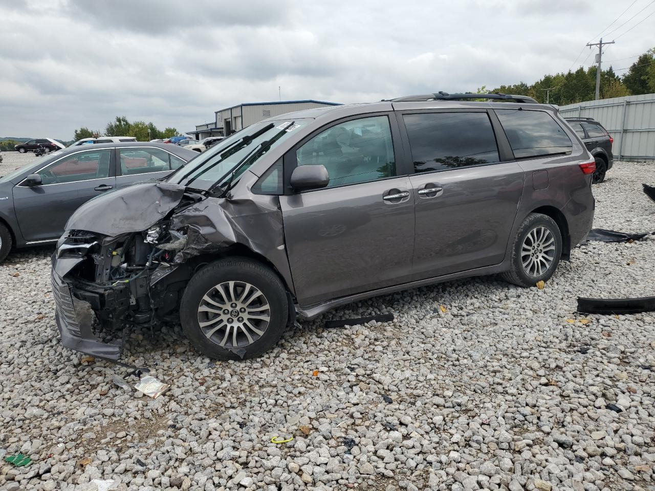 Salvage Toyota Sienna