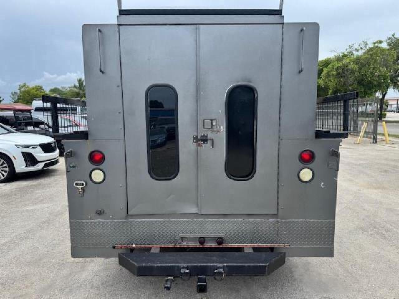 Lot #3240902204 2001 GMC NEW SIERRA C3500