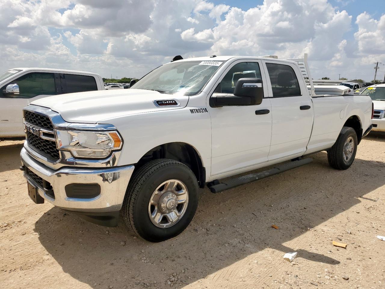 RAM 2500 TRADESMAN