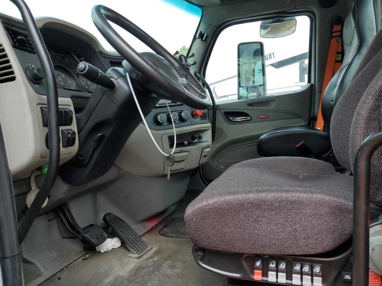 Lot #3240057512 2021 PETERBILT TRACTOR 579