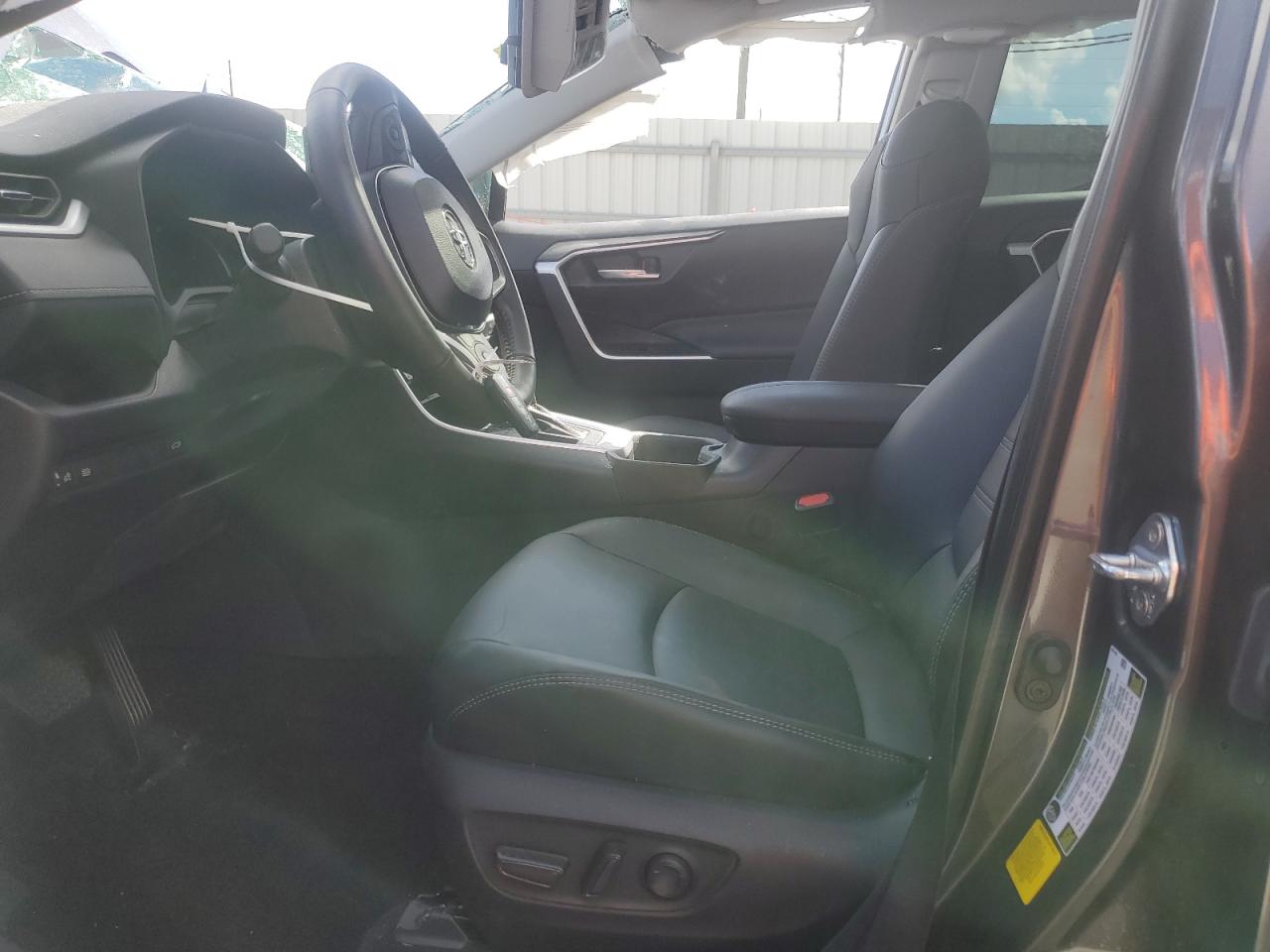 TOYOTA RAV4 XLE PREMIUM