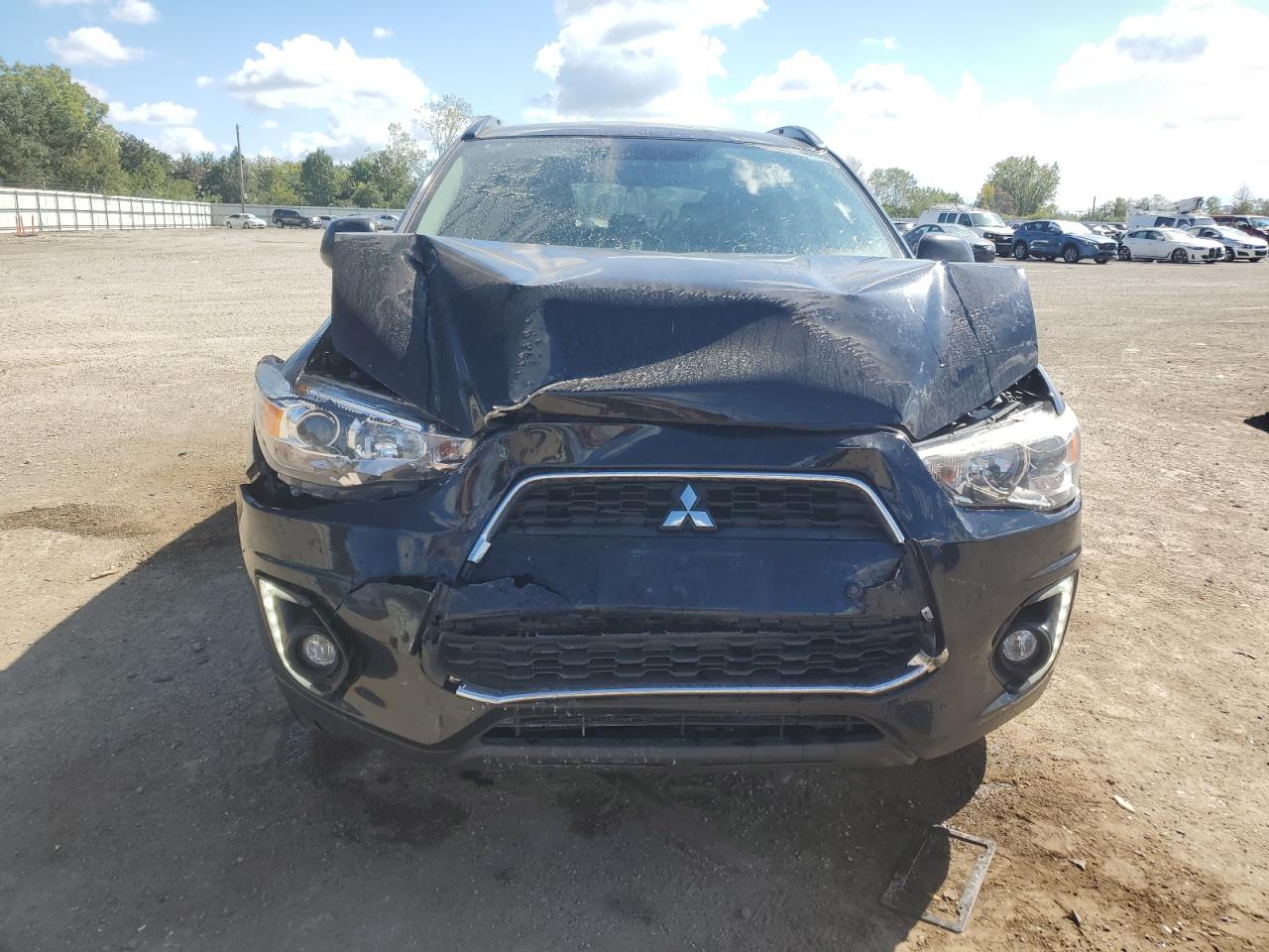 MITSUBISHI OUTLANDER SE