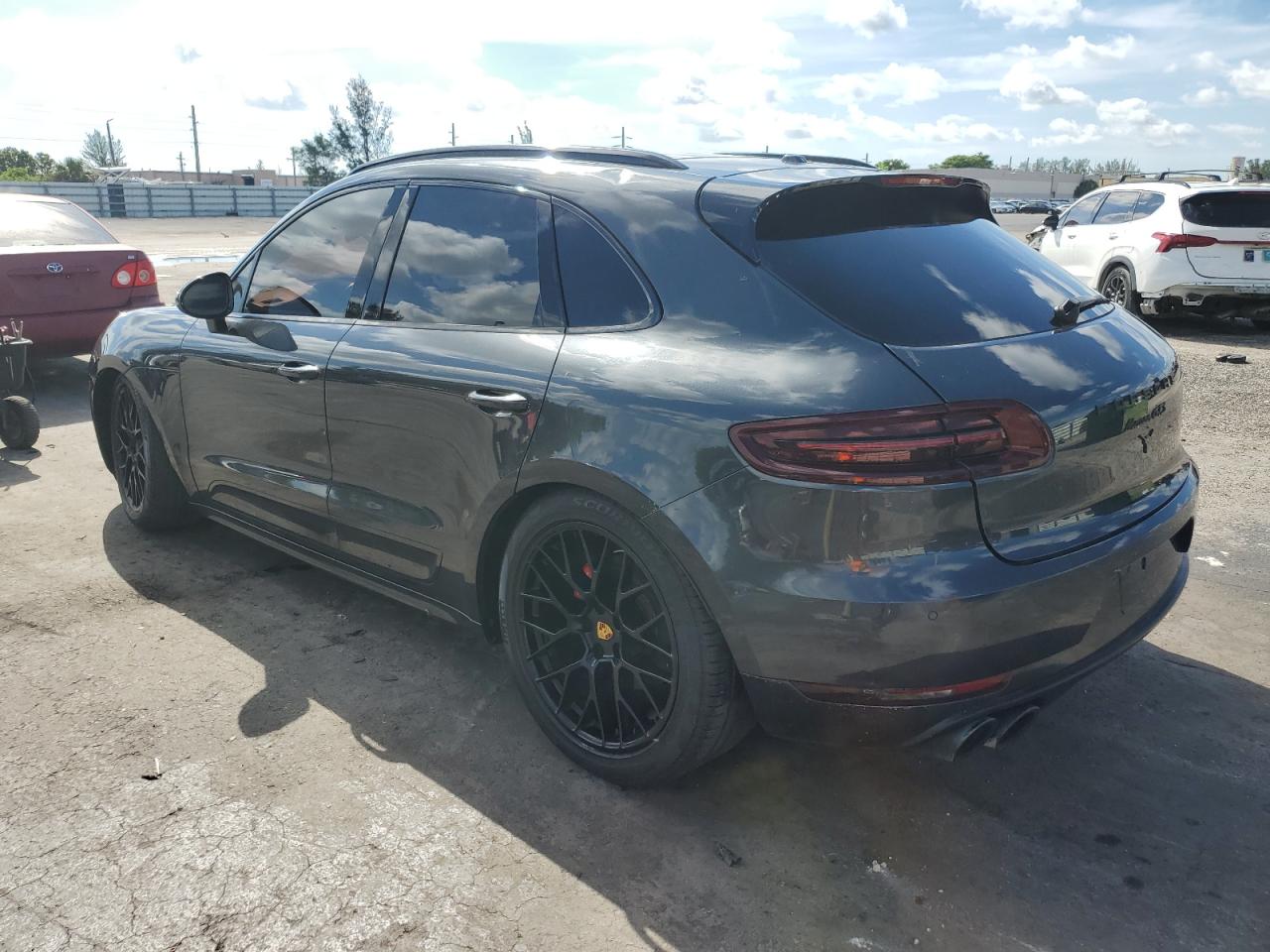 PORSCHE MACAN GTS