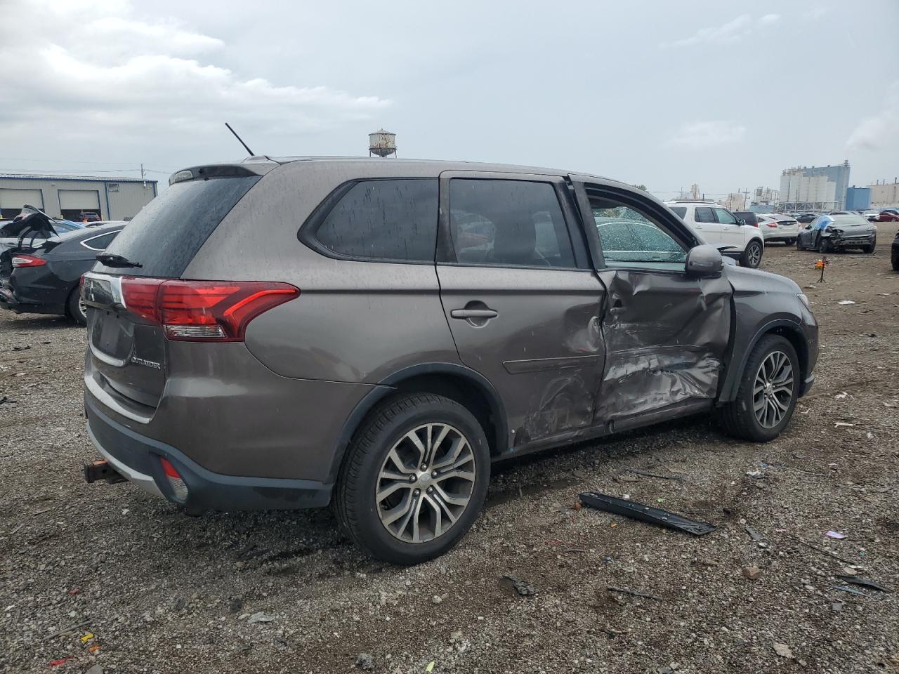 MITSUBISHI OUTLANDER SE