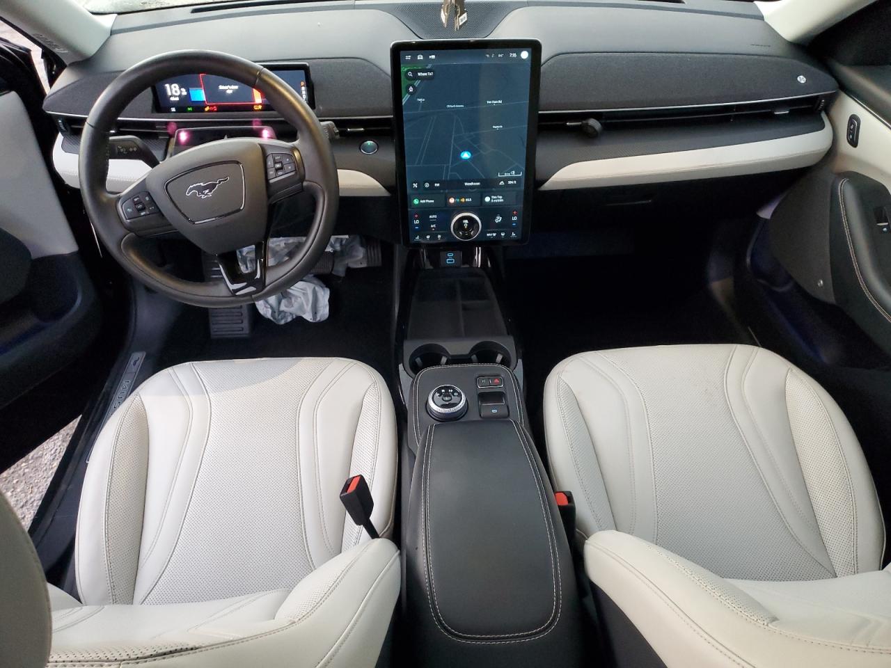 FORD MUSTANG PREMIUM