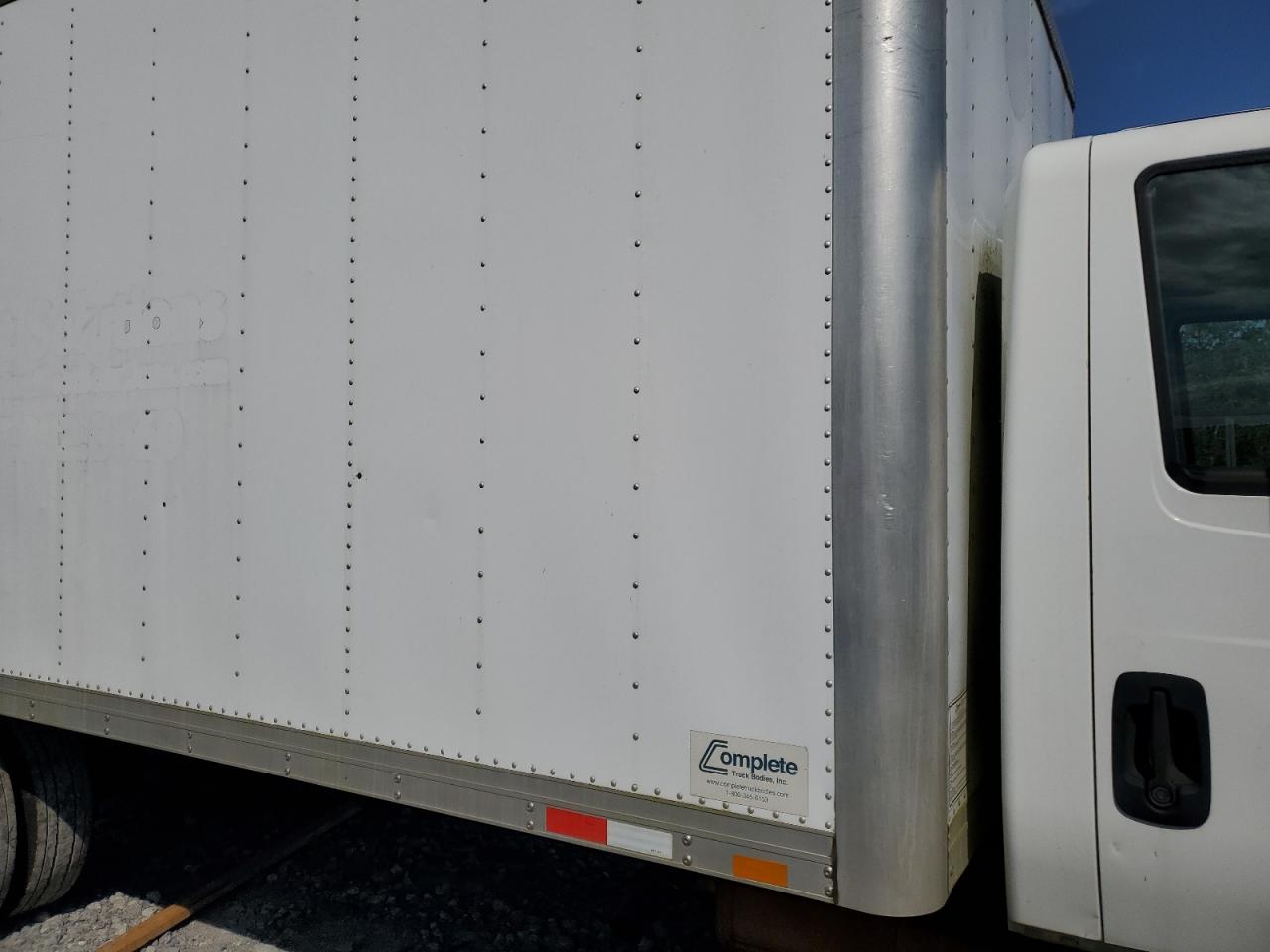 Lot #3235632605 2002 INTL 4000 4300