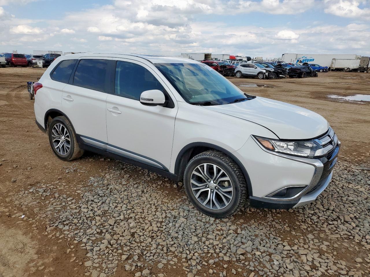 MITSUBISHI OUTLANDER SE