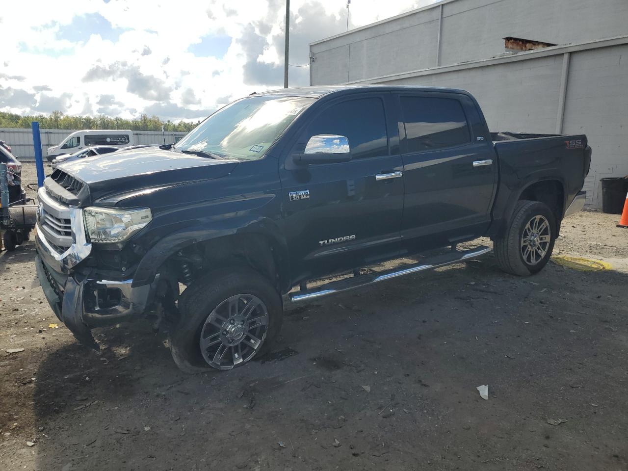 TOYOTA TUNDRA CREWMAX SR5