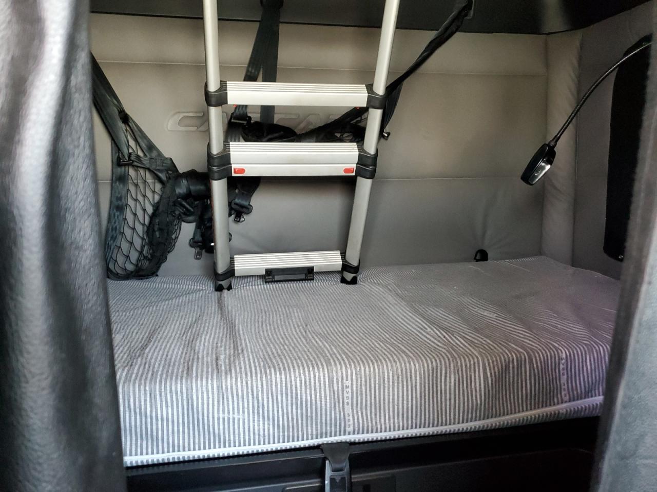 Lot #3257239797 2019 FREIGHTLINER CASCADIA 1