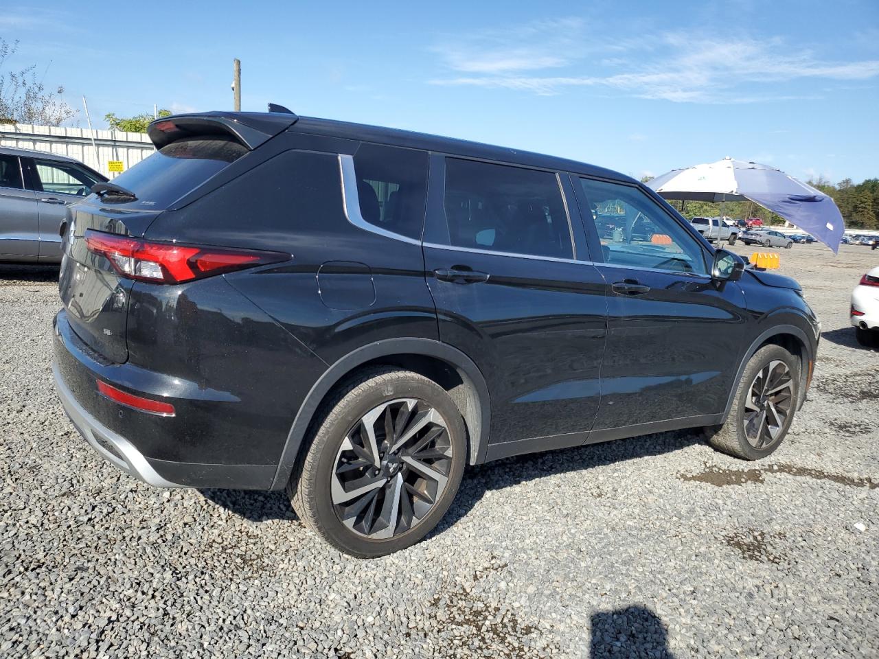 MITSUBISHI OUTLANDER SE