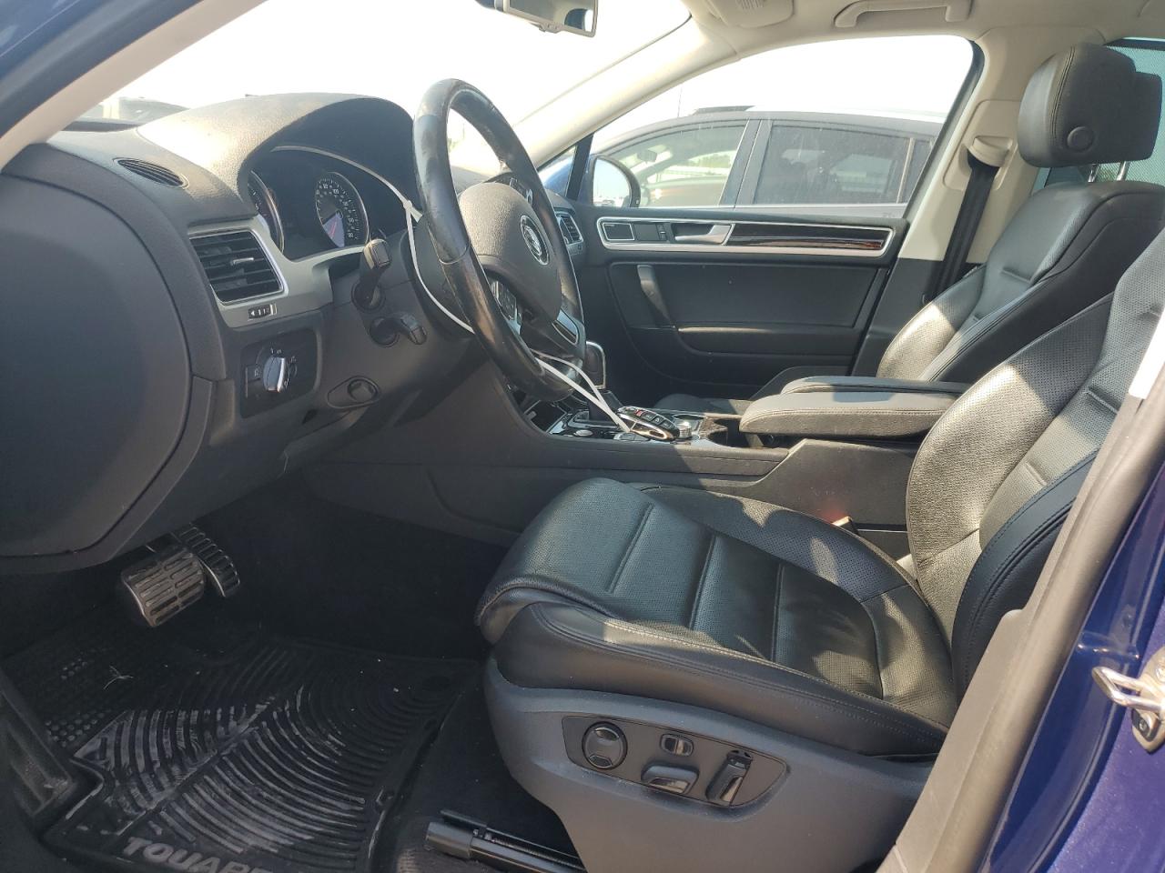 VOLKSWAGEN TOUAREG SPORT