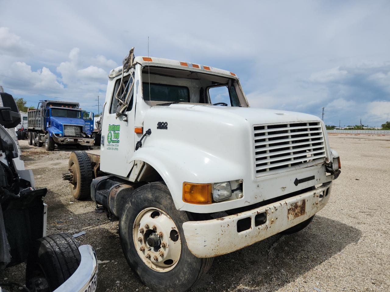 Lot #3276407686 2001 INTERNATIONAL 4900