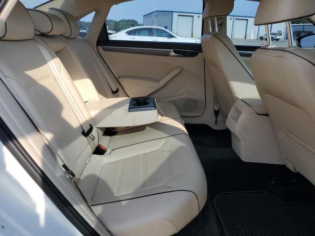 2017 VOLKSWAGEN PASSAT R-L 1VWDT7A31HC019884