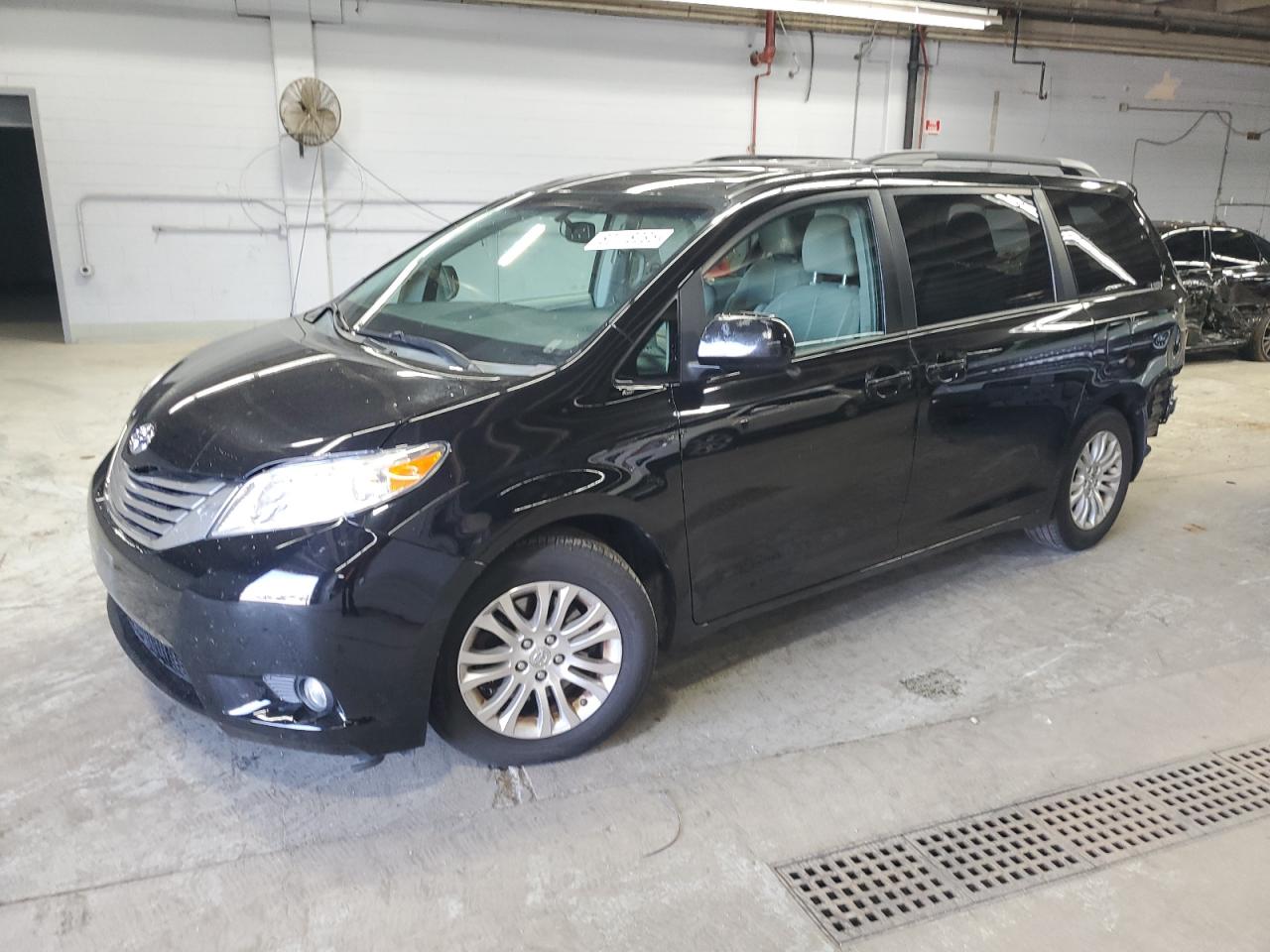 TOYOTA SIENNA XLE