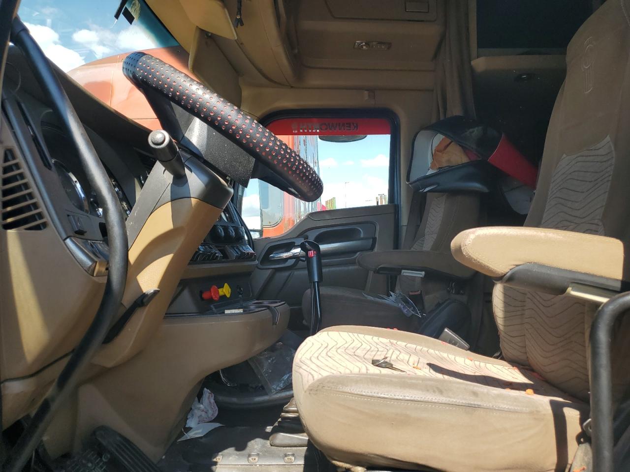 Lot #3291177989 2015 KENWORTH CONSTRUCTI