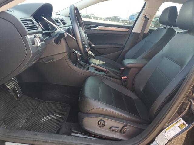 2017 VOLKSWAGEN PASSAT R-L 1VWDT7A32HC056782