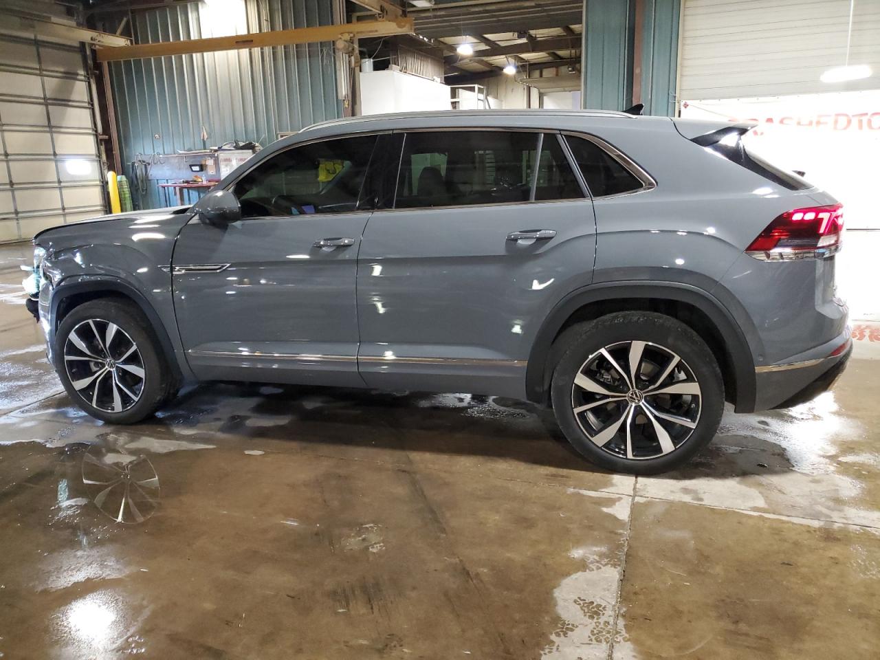 VOLKSWAGEN ATLAS CROSS SPORT SEL PREMIUM R-LINE