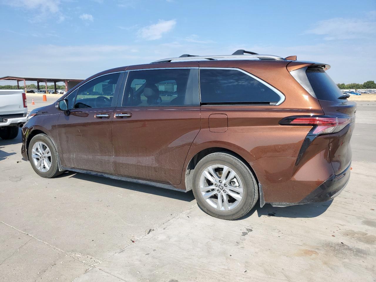 TOYOTA SIENNA LIMITED