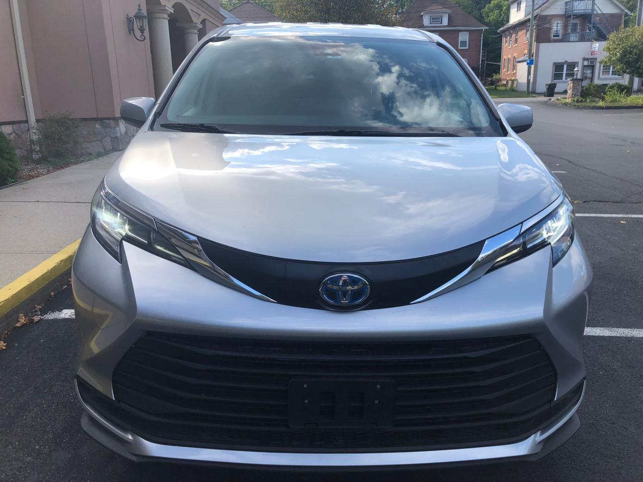 Lot #3247692299 2023 TOYOTA SIENNA LE