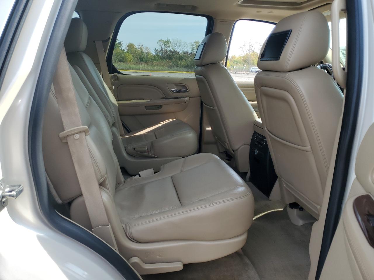 CADILLAC ESCALADE LUXURY