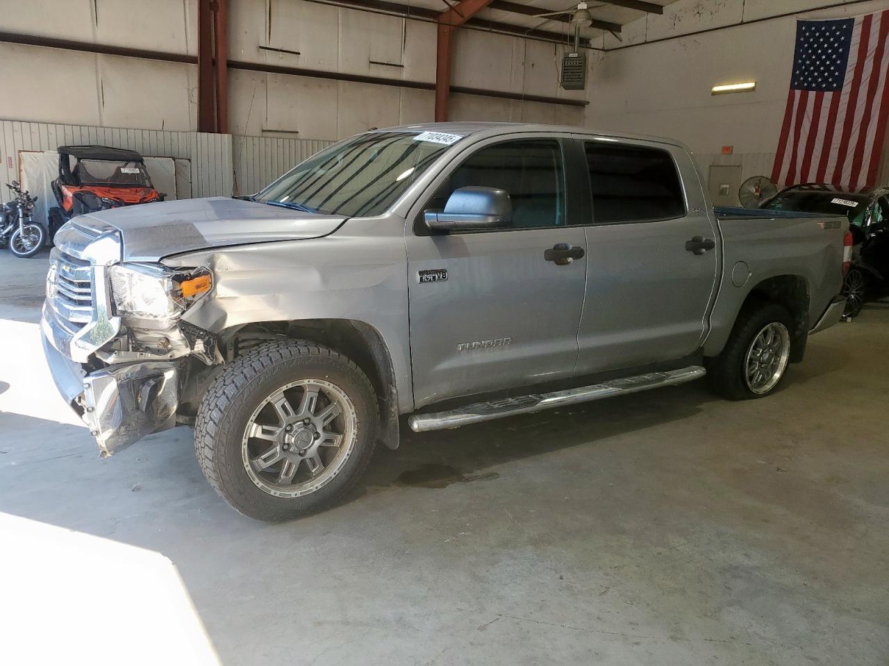 TOYOTA TUNDRA CREWMAX SR5