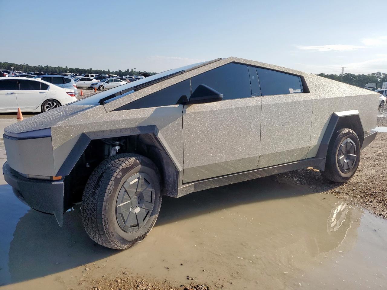 TESLA CYBERTRUCK
