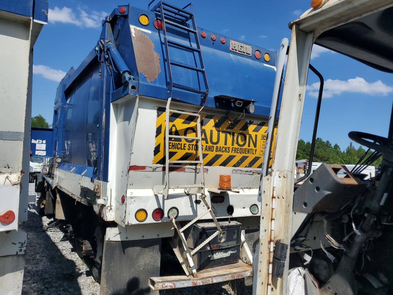 Lot #3257099228 2008 MACK 600 MRU600