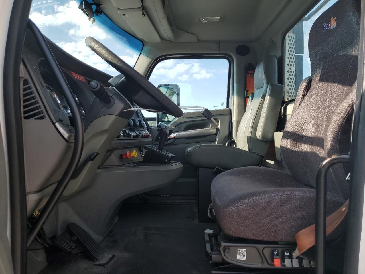 Lot #3274712791 2014 KENWORTH T680