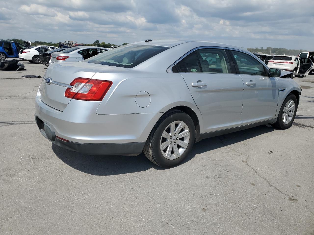 FORD TAURUS SE