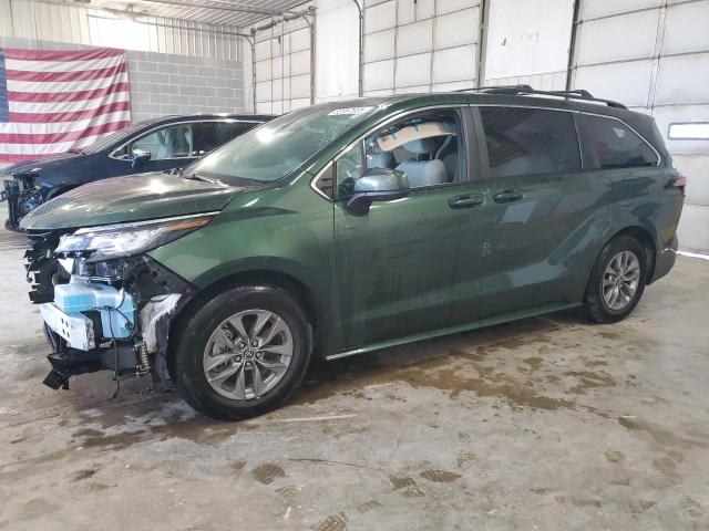 TOYOTA SIENNA LE