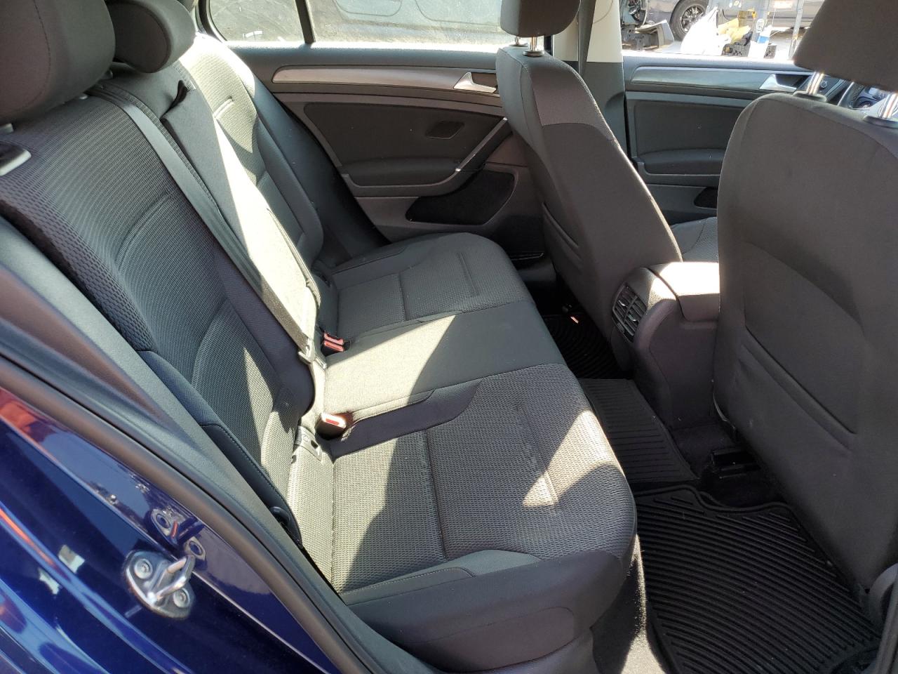 VOLKSWAGEN E-GOLF SE