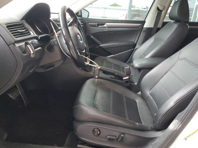 2017 VOLKSWAGEN PASSAT R-L 1VWDT7A30HC023182
