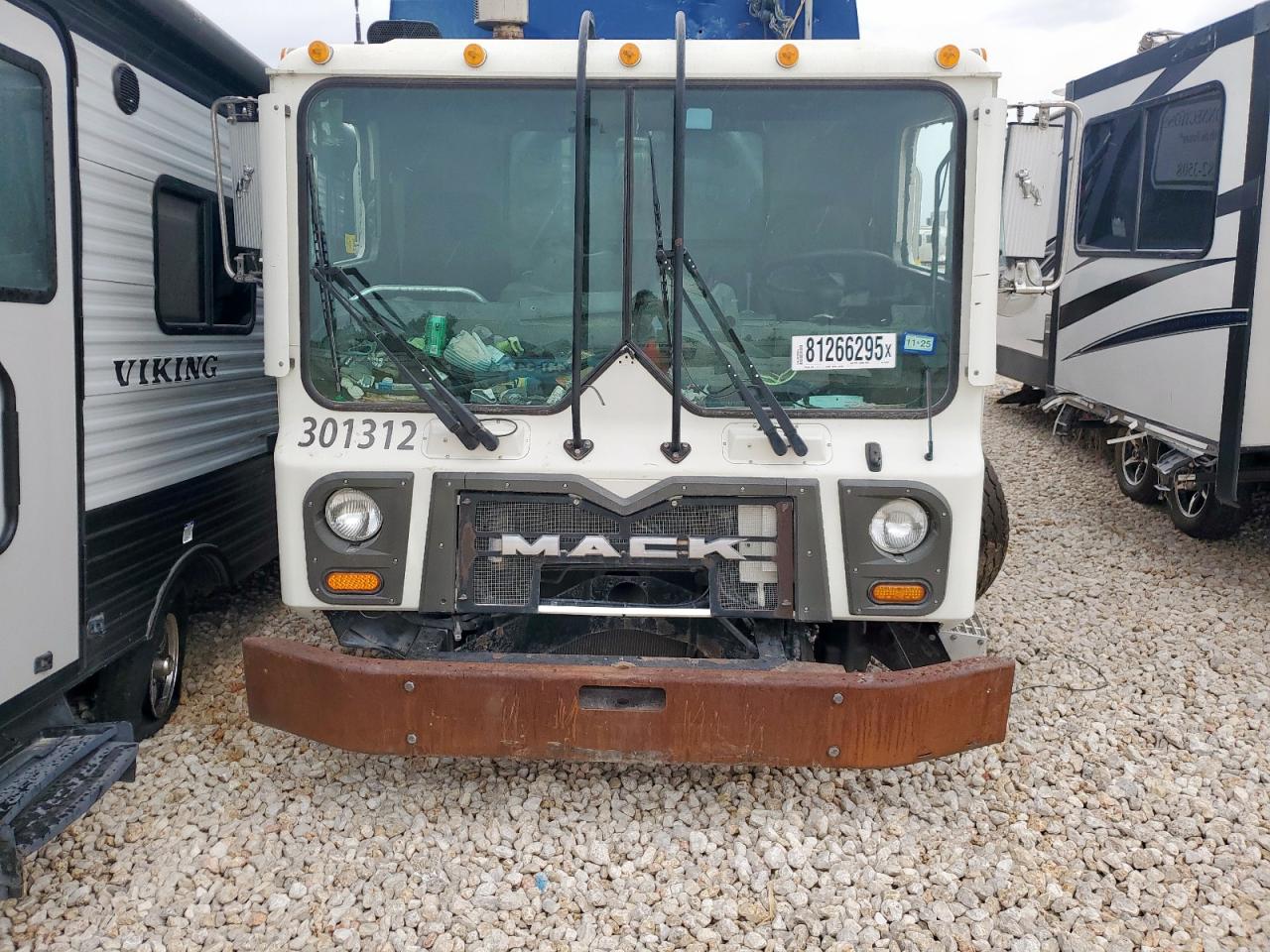 Lot #3298000056 2017 MACK 600 MRU600