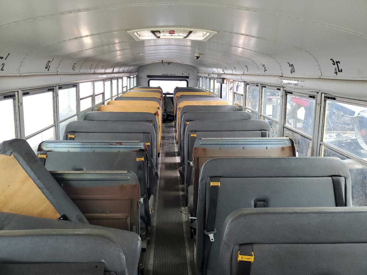 Lot #3260376591 2011 THOMAS SAF-T-LINER HDX