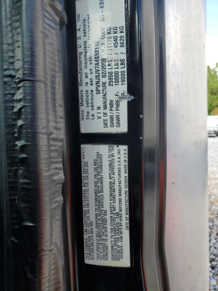 Lot #3266691360 2010 HINO 258/268