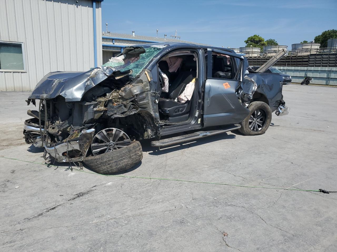 NISSAN TITAN SV
