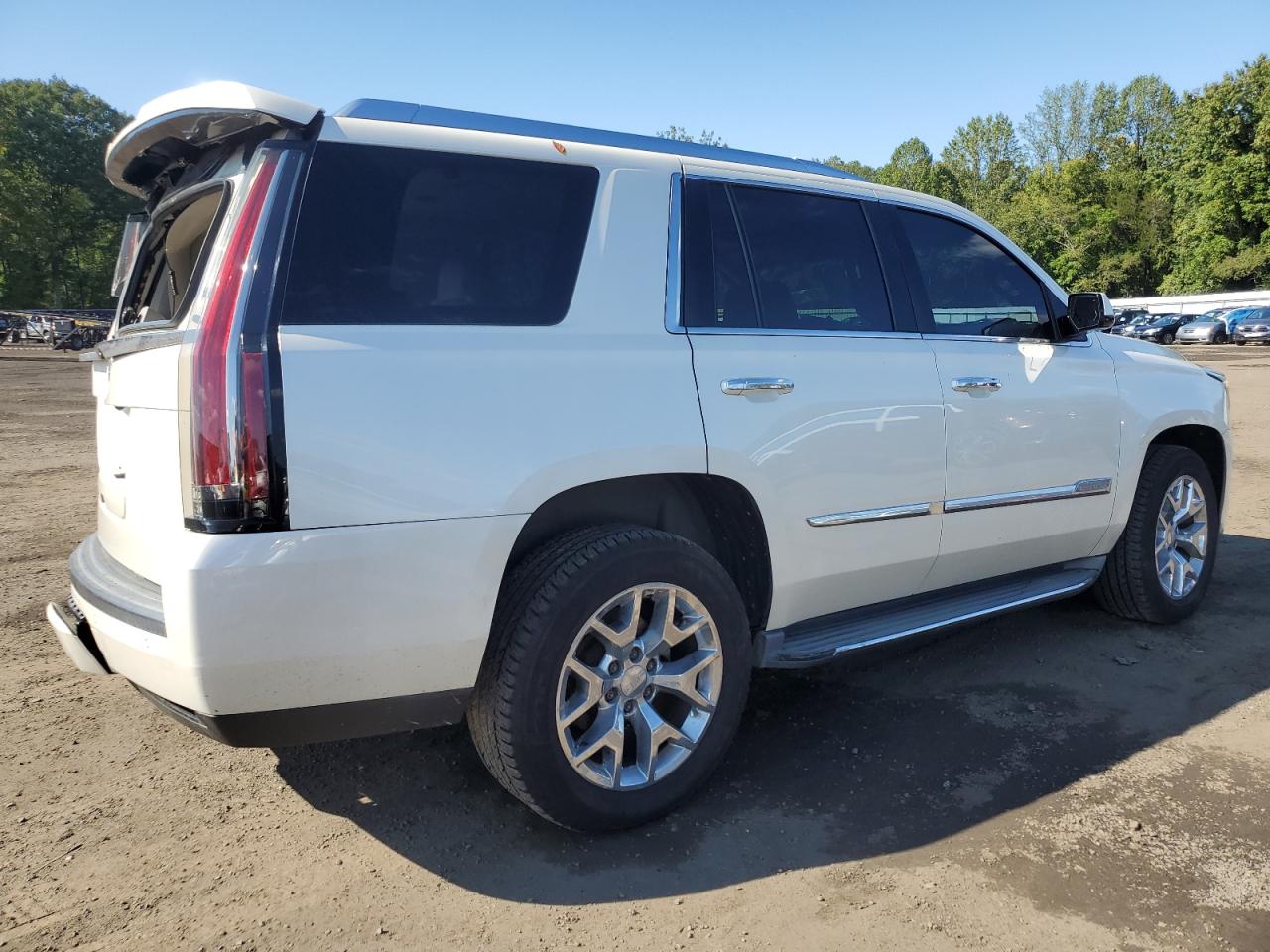 CADILLAC ESCALADE LUXURY