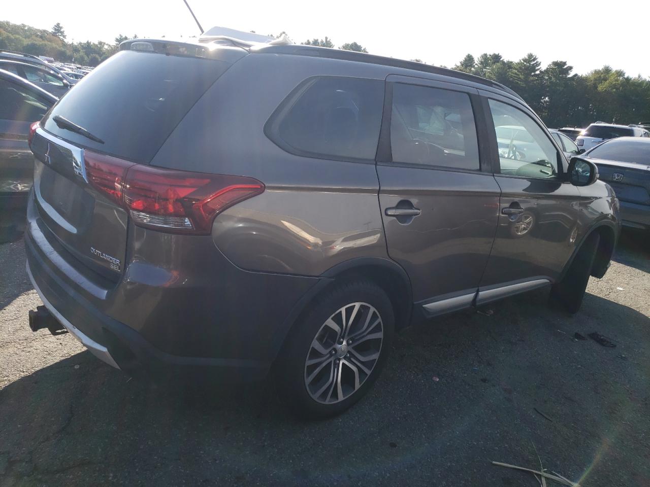 MITSUBISHI OUTLANDER SE