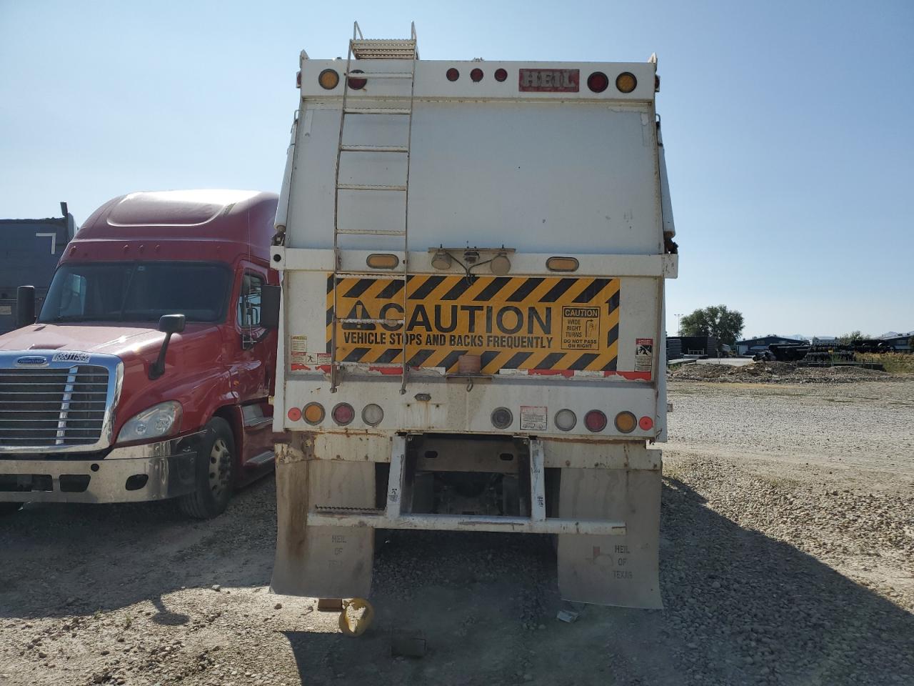 Lot #3263896672 2014 PETERBILT 320