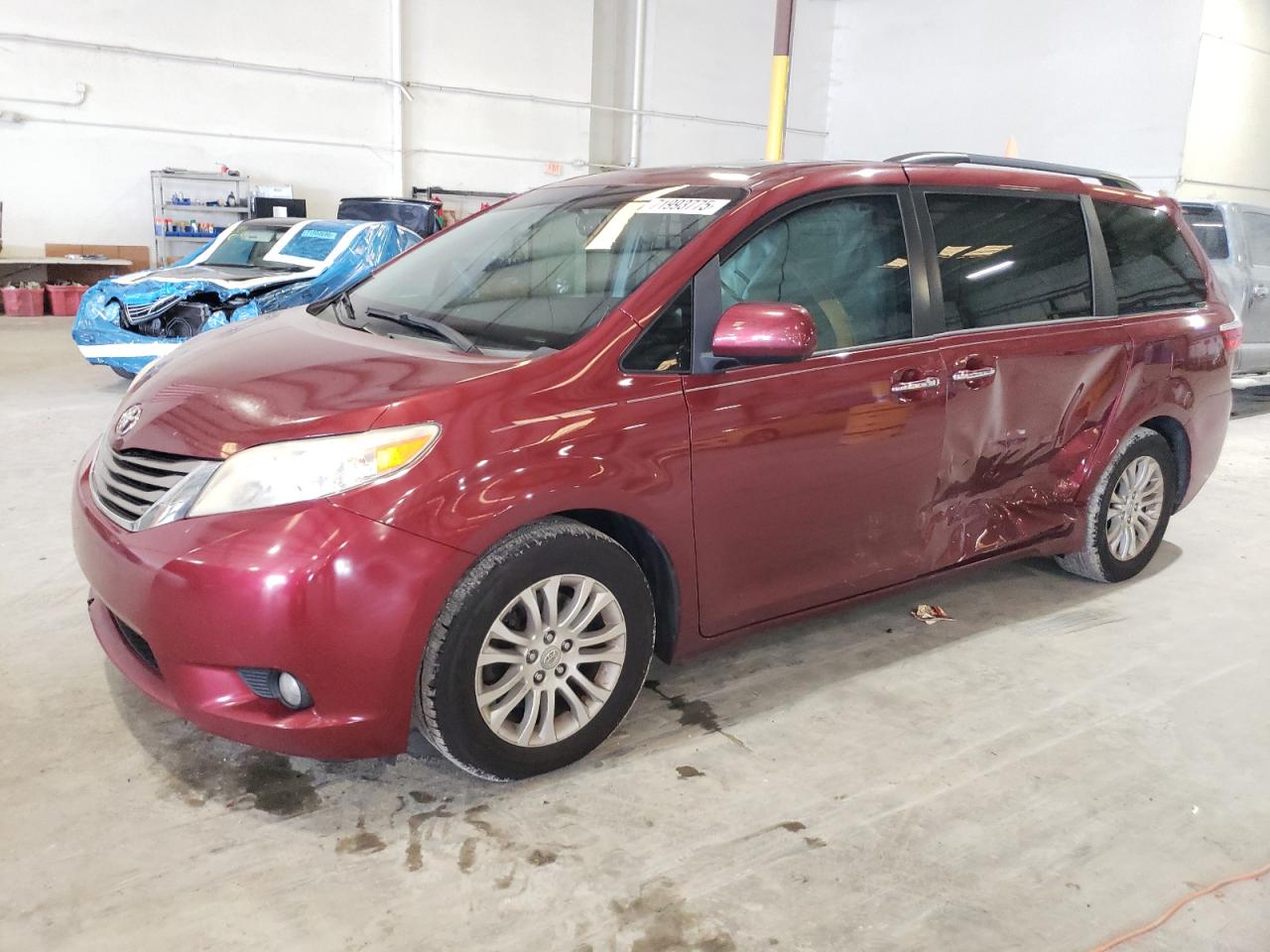 TOYOTA SIENNA XLE
