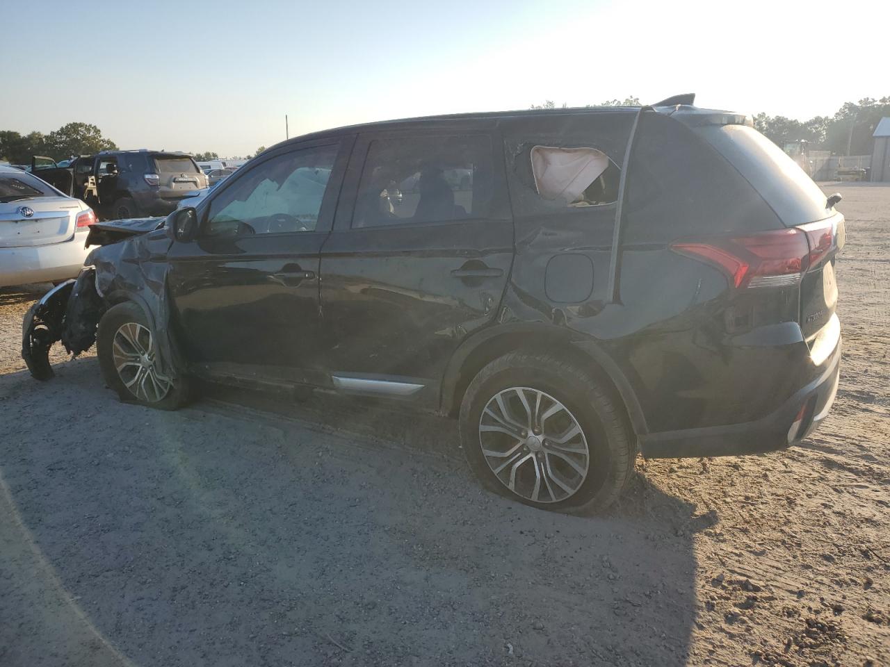 MITSUBISHI OUTLANDER SE