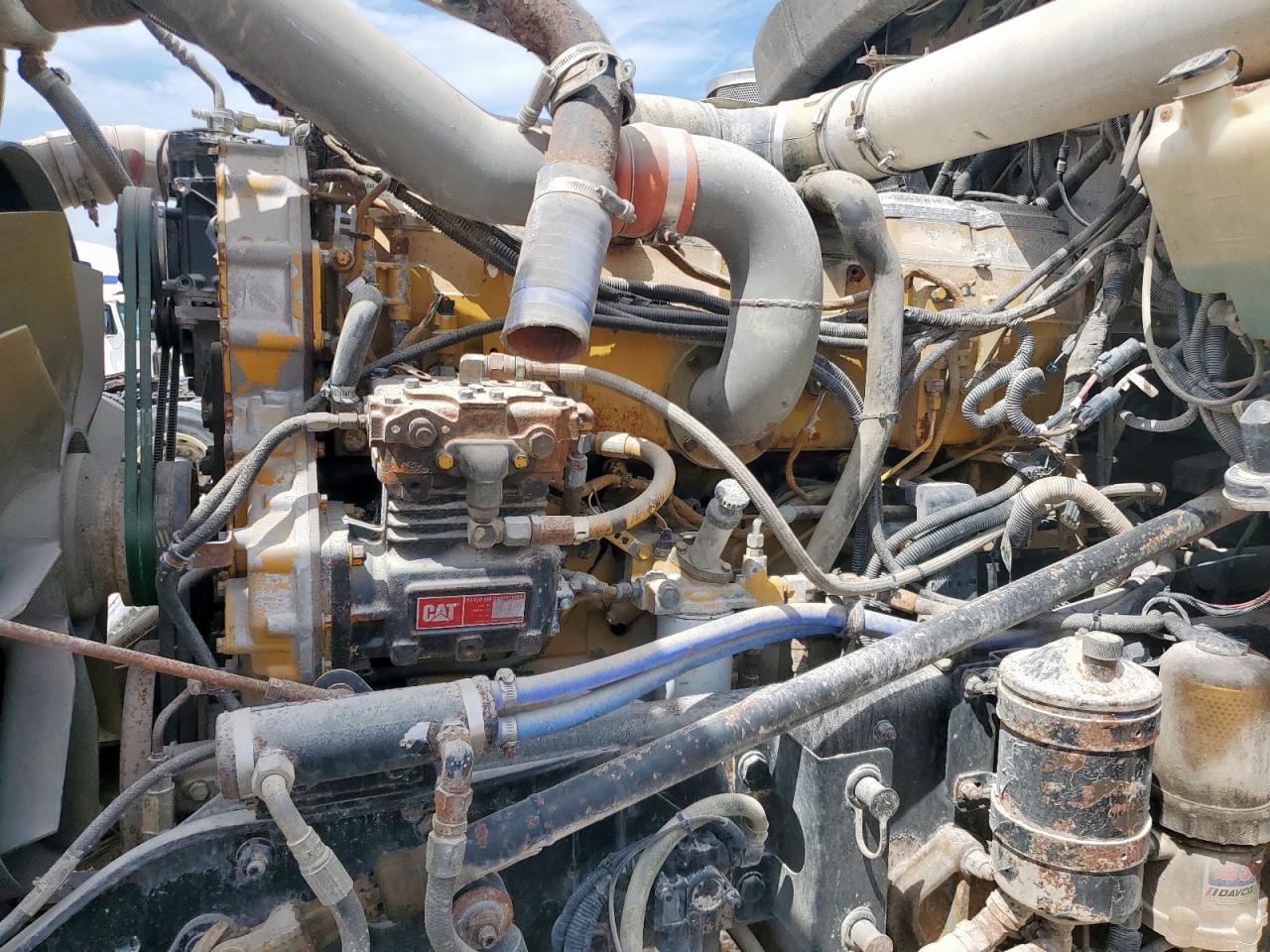 Lot #3254626178 2004 KENWORTH W900