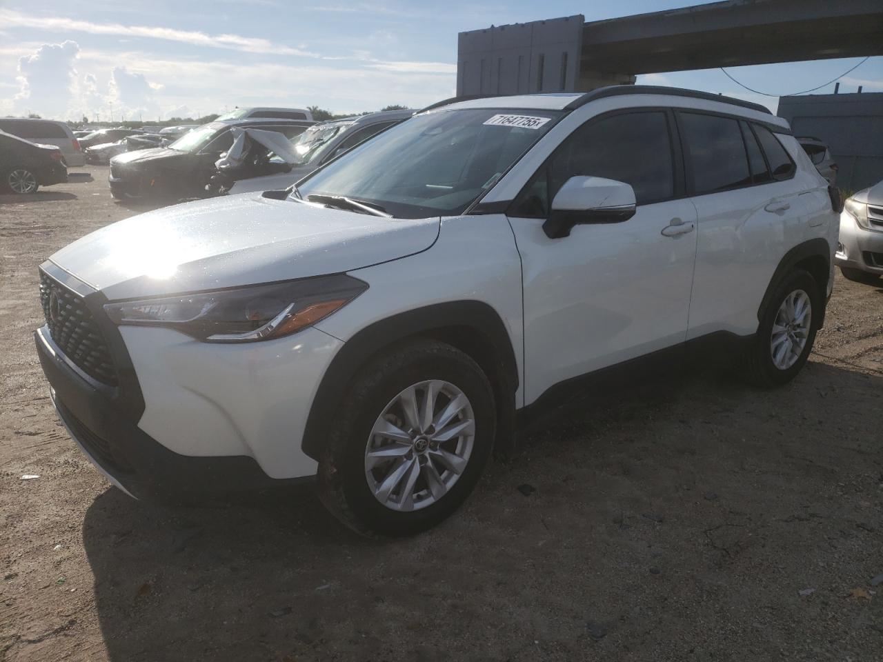 TOYOTA COROLLA CROSS LE