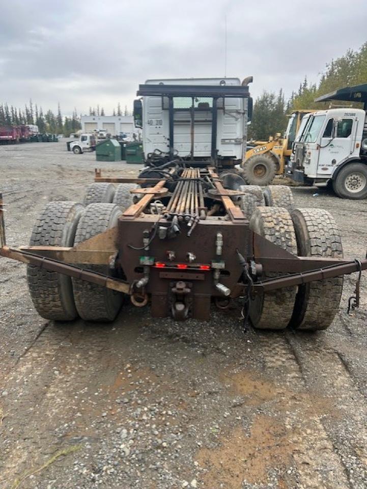 Lot #3240960196 2002 VOLVO VHD