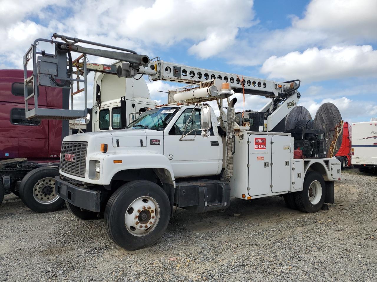 Lot #3266729361 2001 GMC C7