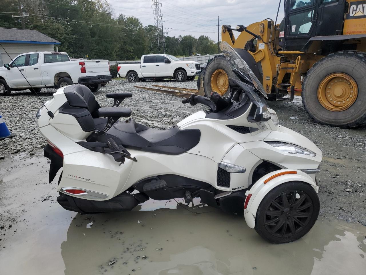 Lot #3286588201 2015 CAN-AM SPYDER ROA